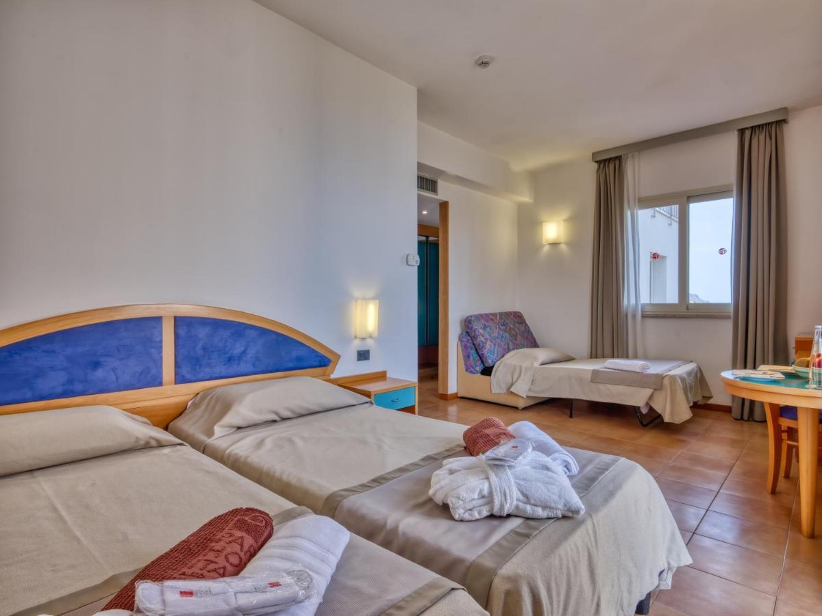 Hotel Antares Letojanni Exteriér fotografie