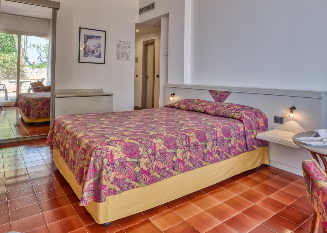 Hotel Antares Letojanni Exteriér fotografie