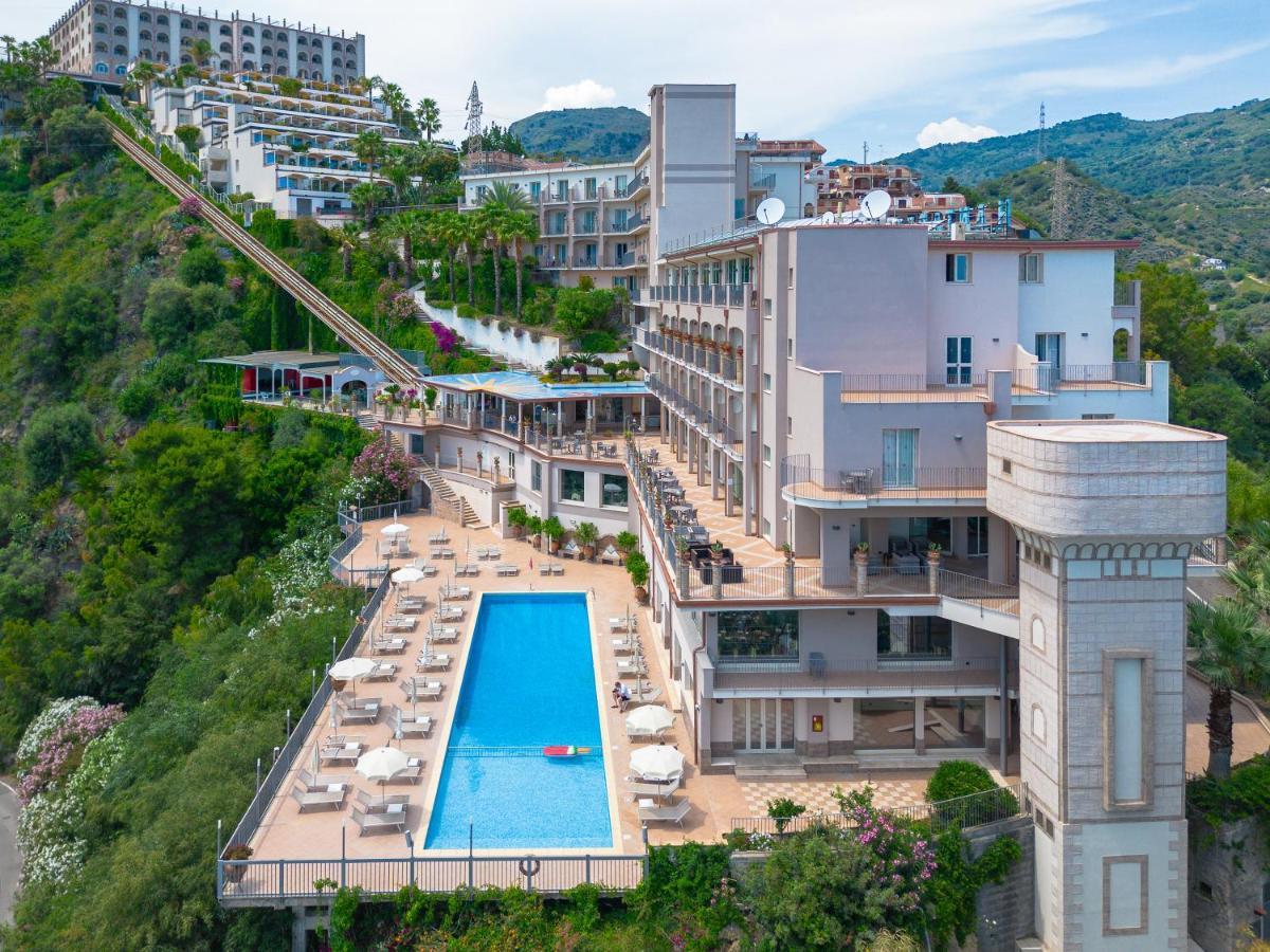 Hotel Antares Letojanni Exteriér fotografie
