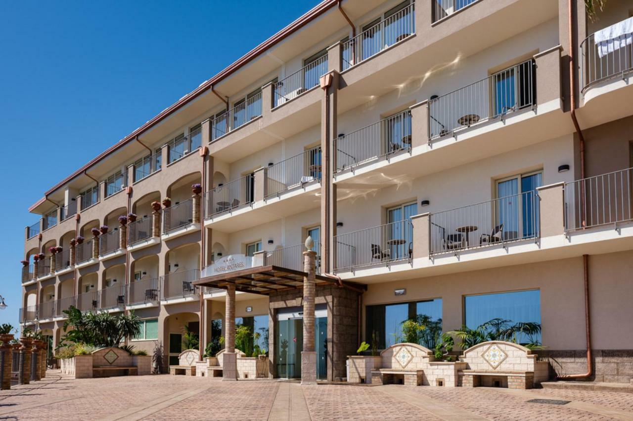 Hotel Antares Letojanni Exteriér fotografie