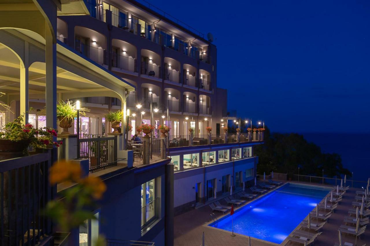 Hotel Antares Letojanni Exteriér fotografie
